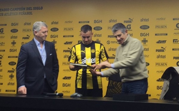 junior-arias-penarol.jpg